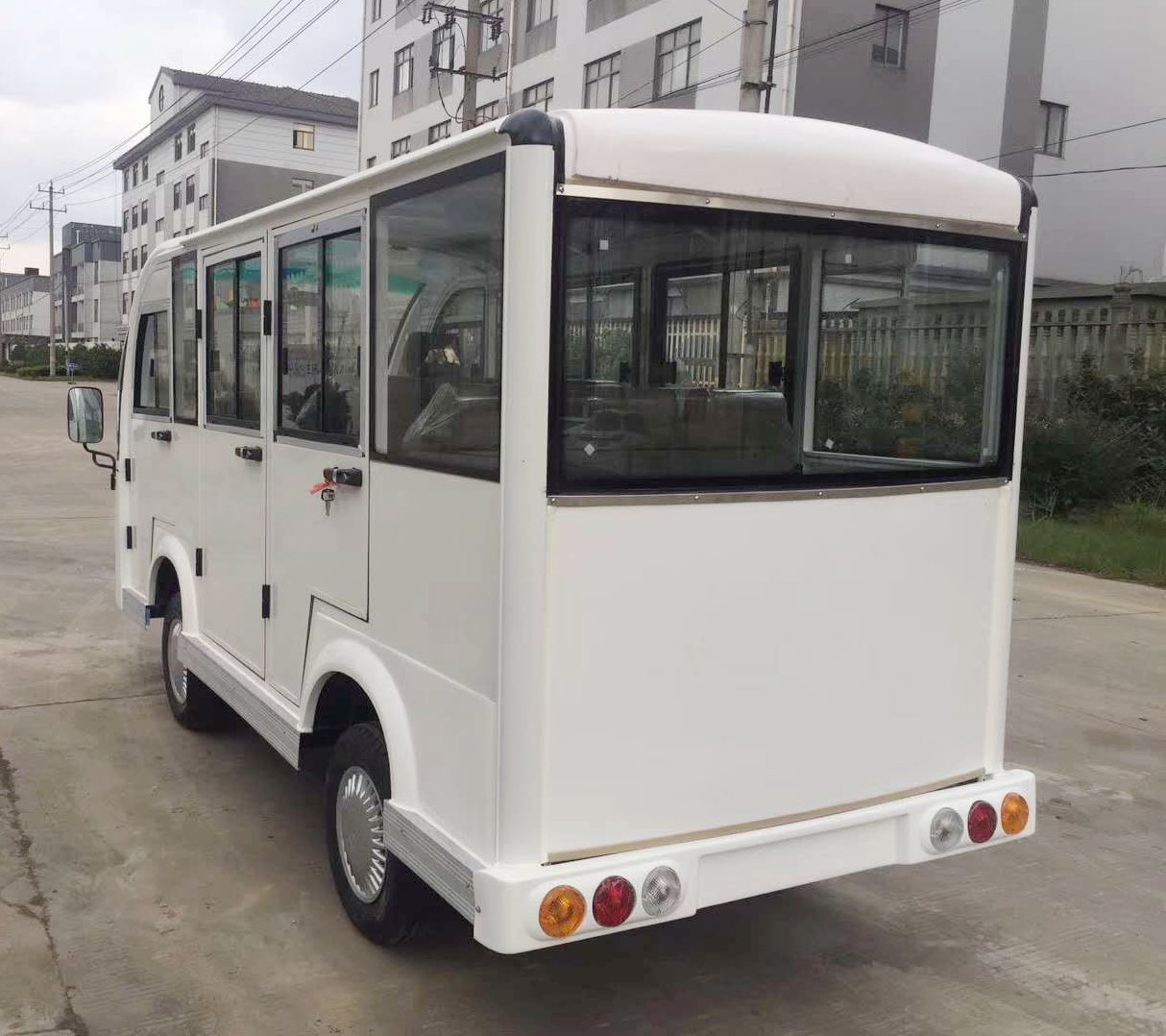 封閉電動觀光車